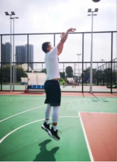 为什么现代篮球训练趋势强调技术与体能结合_2
